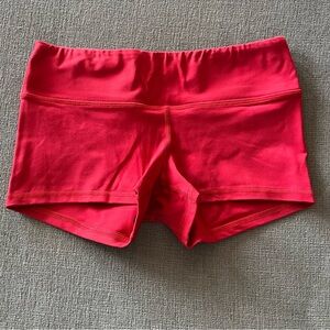 Fleo Red Shorts Size M